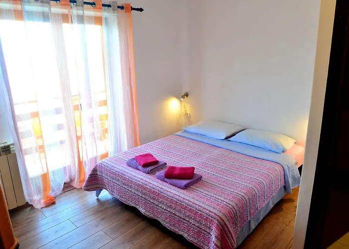 Sea View Apartment *